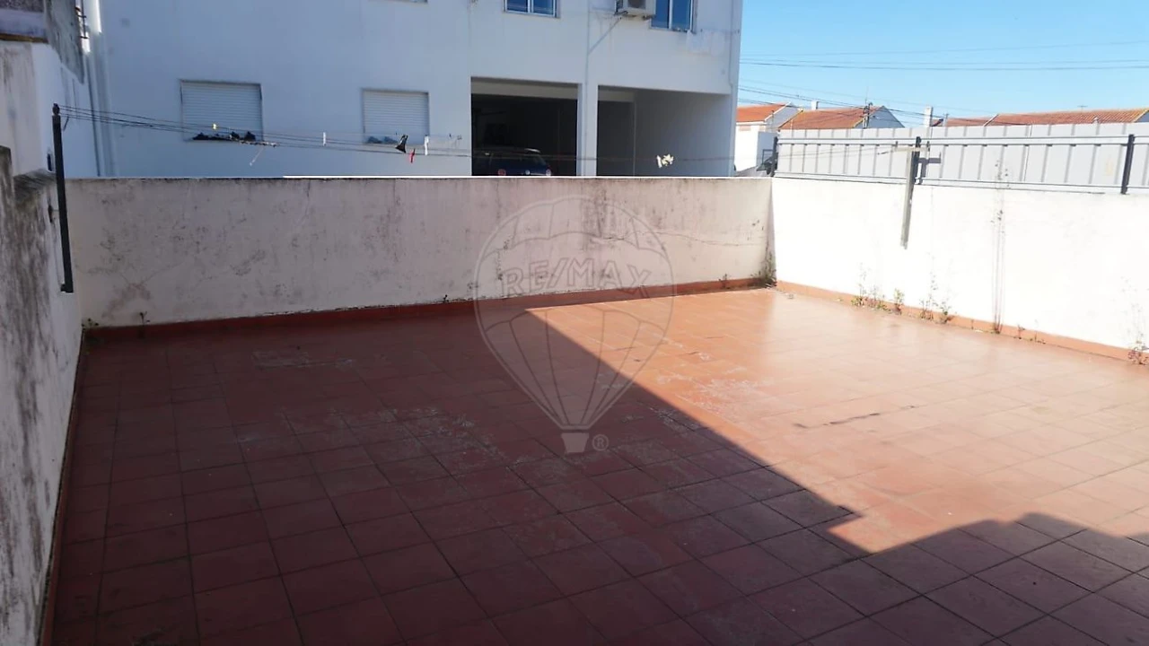 Apartamento T2 para Venda em Aveiras de Cima Foto 11