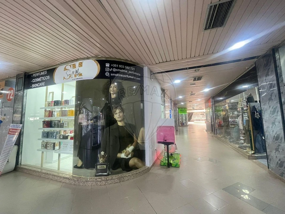 Loja para Venda em Massamá e Monte Abraão Foto 4