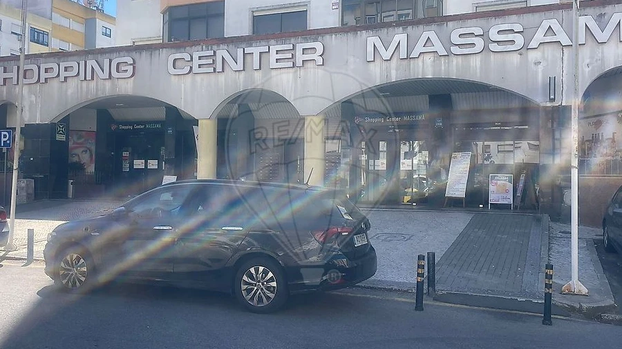 Loja para Venda em Massamá e Monte Abraão