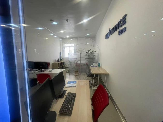 Loja para Venda em Massamá e Monte Abraão Foto 2