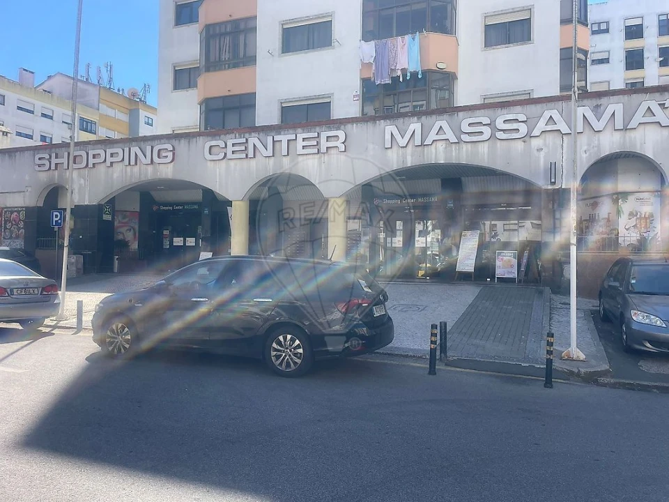 Loja para Venda em Massamá e Monte Abraão Foto 3