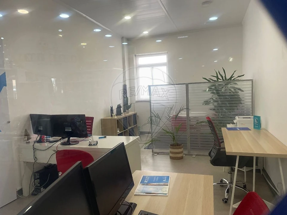 Loja para Venda em Massamá e Monte Abraão Foto 1