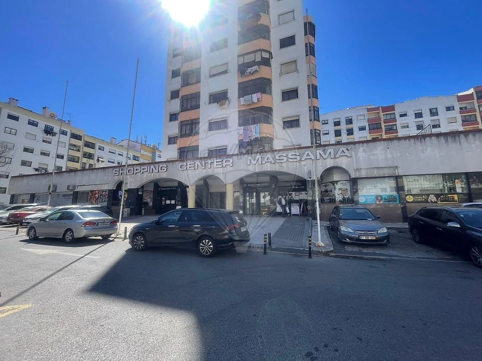 Loja para Venda em Massamá e Monte Abraão Foto 2