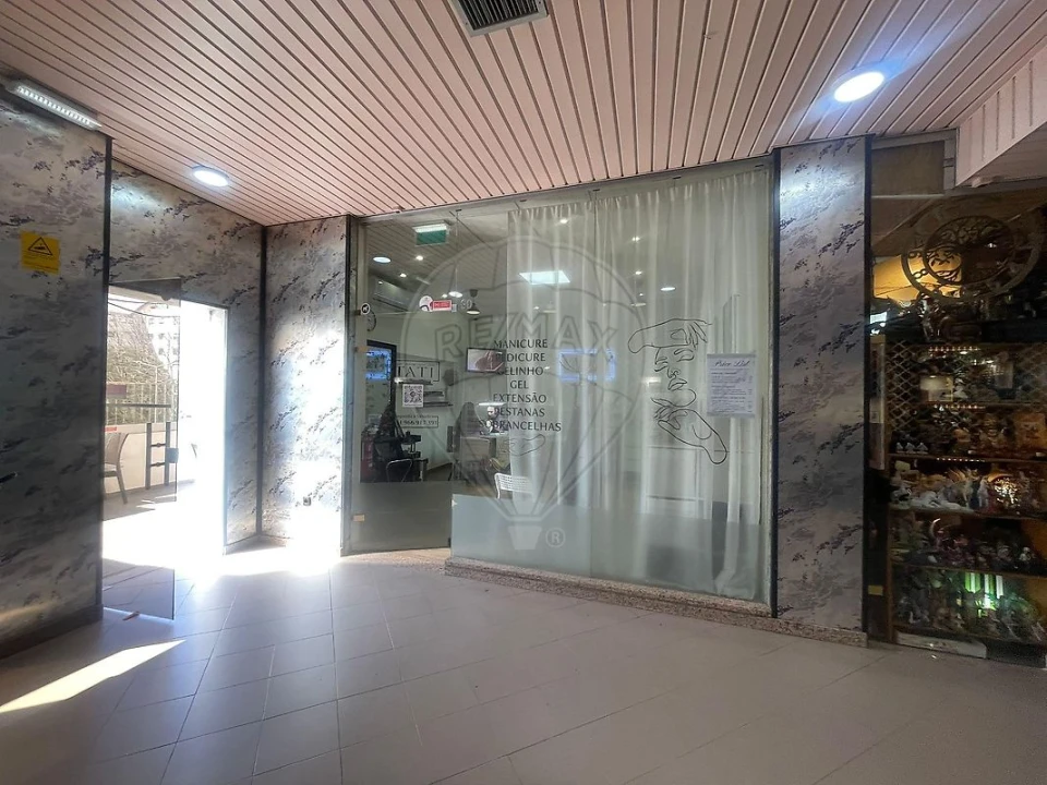 Loja para Venda em Massamá e Monte Abraão Foto 6