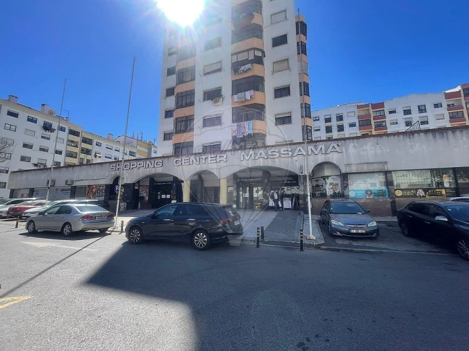 Loja para Venda em Massamá e Monte Abraão Foto 2