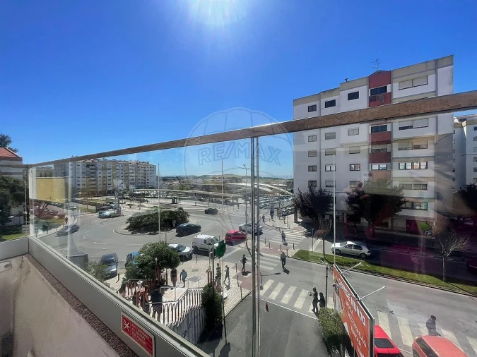 Loja para Venda em Massamá e Monte Abraão Foto 3