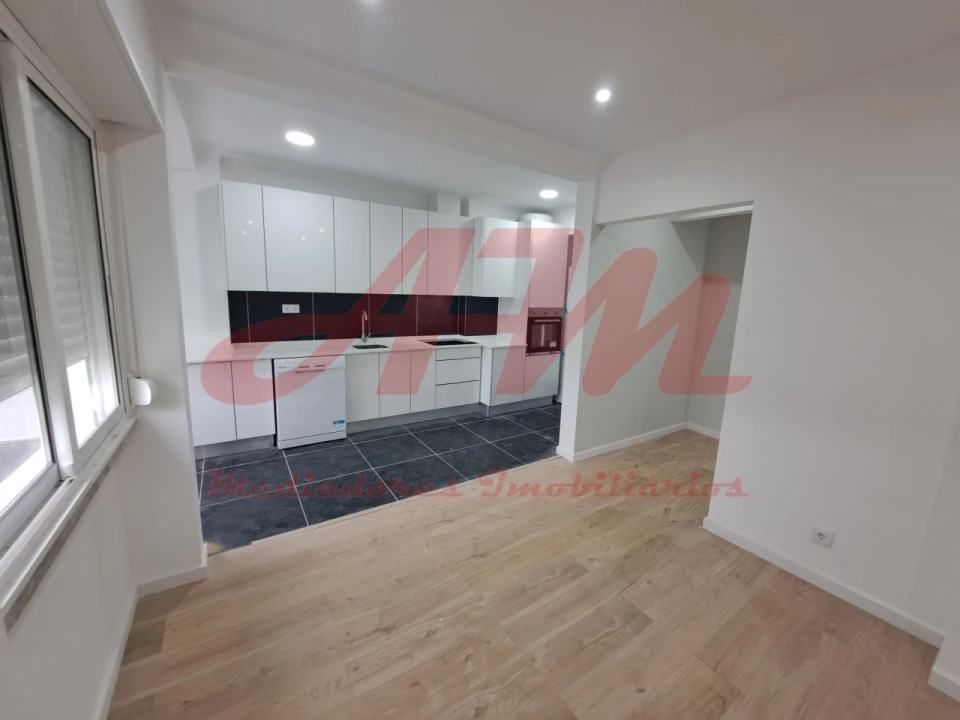 Apartamento T4 para Venda em Águas Livres Foto 2