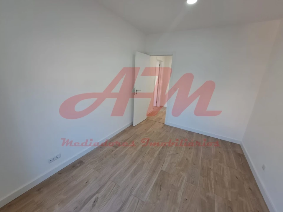 Apartamento T4 para Venda em Águas Livres Foto 9