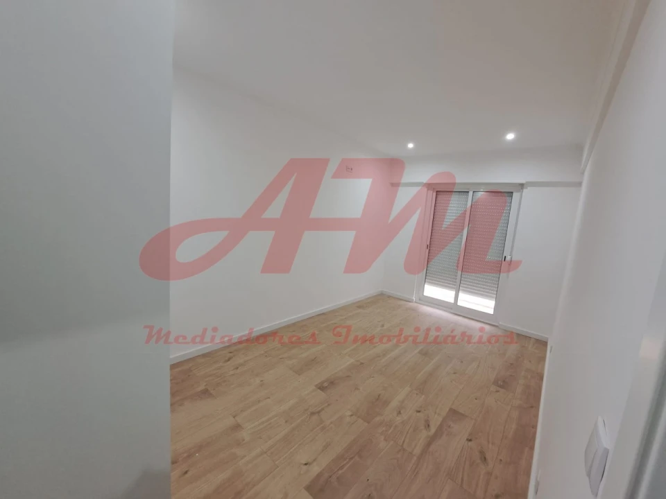 Apartamento T4 para Venda em Águas Livres Foto 14