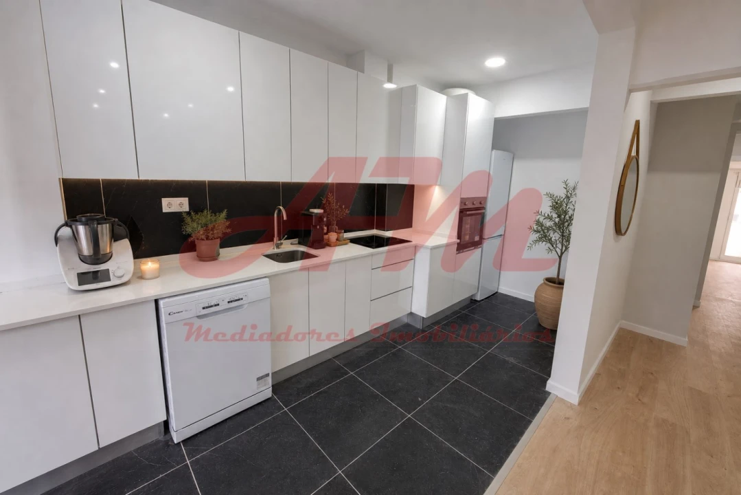 Apartamento T4 para Venda em Águas Livres Foto 1
