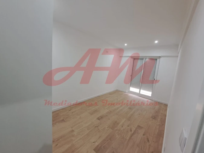 Apartamento T4 para Venda em Águas Livres Foto 14