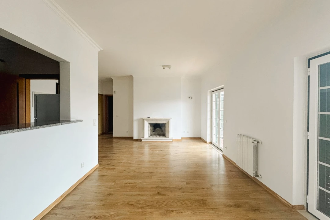 Apartamento T1 para Arrendamento em Santa Maria e São Miguel, São Martinho, São Pedro Penaferrim Foto 1