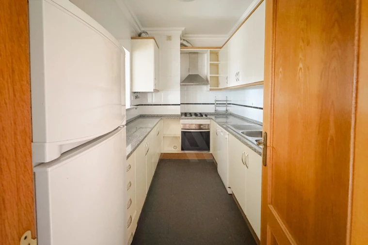 Apartamento T1 para Arrendamento em Santa Maria e São Miguel, São Martinho, São Pedro Penaferrim Foto 6