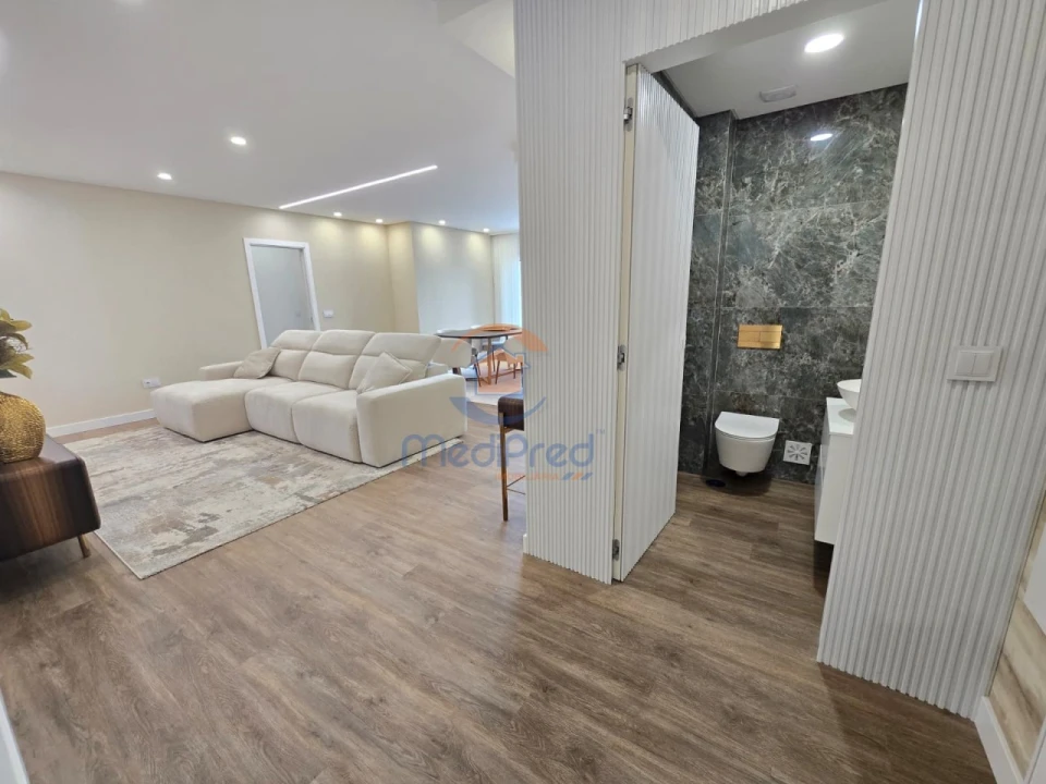 Apartamento T2 para Venda em Pontinha e Famões Foto 1