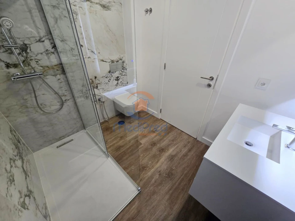 Apartamento T2 para Venda em Pontinha e Famões Foto 24