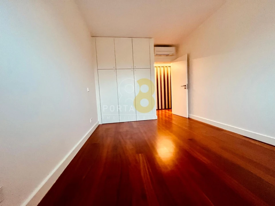 Apartamento T4 para Arrendamento em Lordelo do Ouro e Massarelos Foto 22