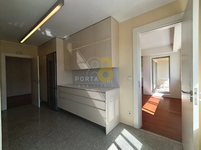 Apartamento T4 para Arrendamento em Lordelo do Ouro e Massarelos Foto 9
