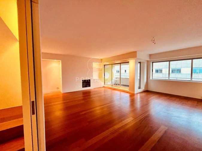 Apartamento T4 para Arrendamento em Lordelo do Ouro e Massarelos Foto 3