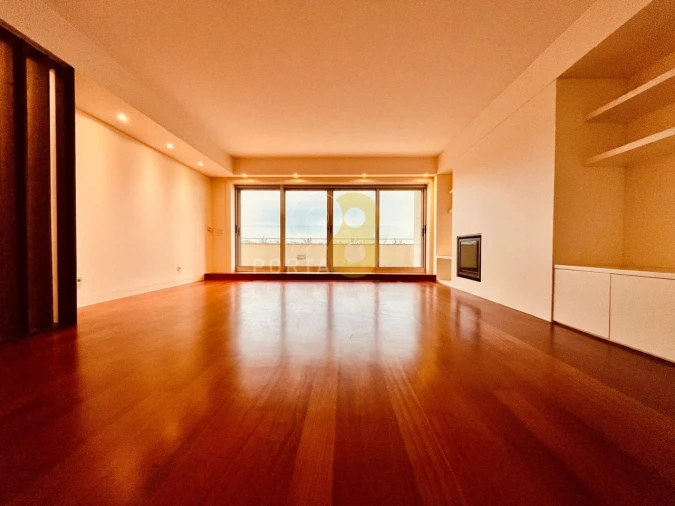 Apartamento T4 para Arrendamento em Lordelo do Ouro e Massarelos Foto 18