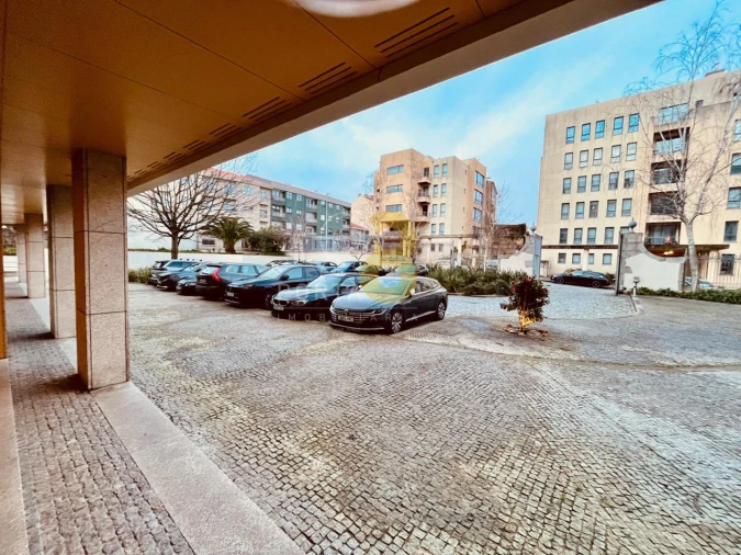 Apartamento T4 para Arrendamento em Lordelo do Ouro e Massarelos Foto 32