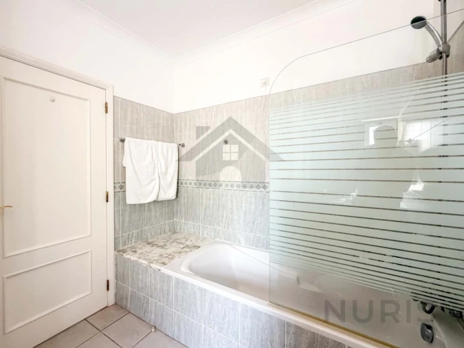 Apartamento T2 para Venda em Estômbar e Parchal Foto 12