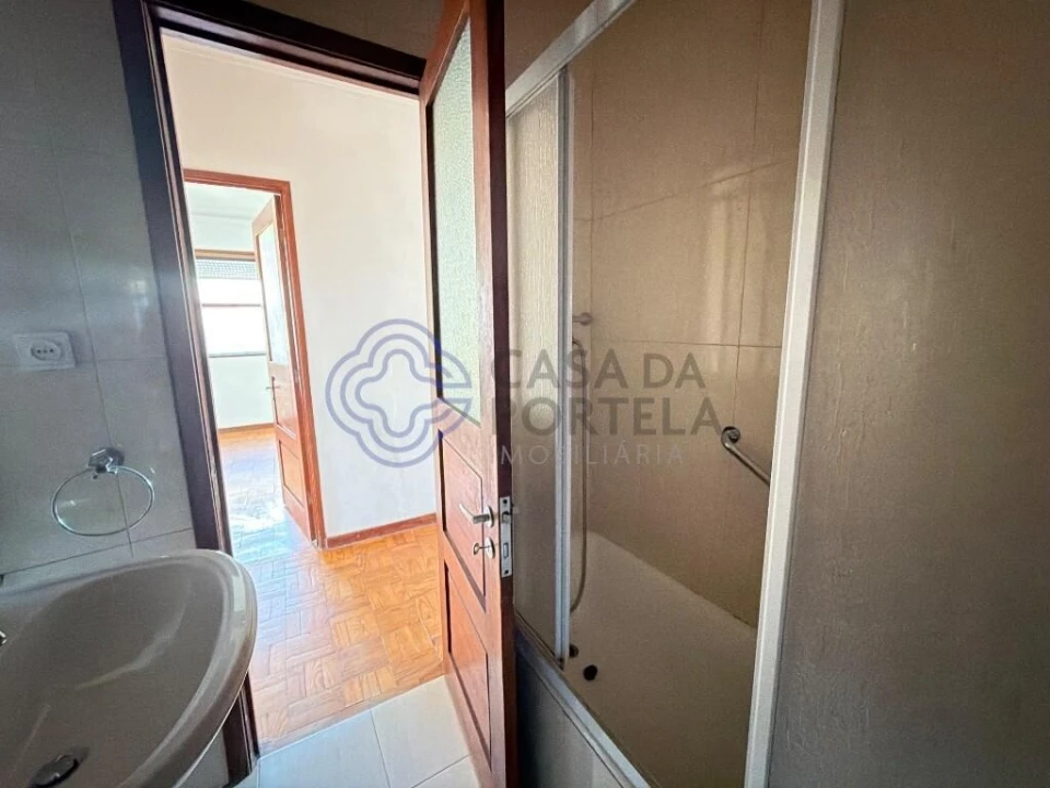 Apartamento T2 para Venda em Oliveira do Douro Foto 8