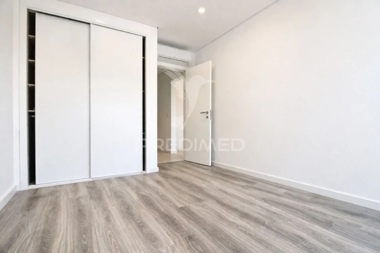 Apartamento T2 para Venda em Charneca de Caparica e Sobreda Foto 5