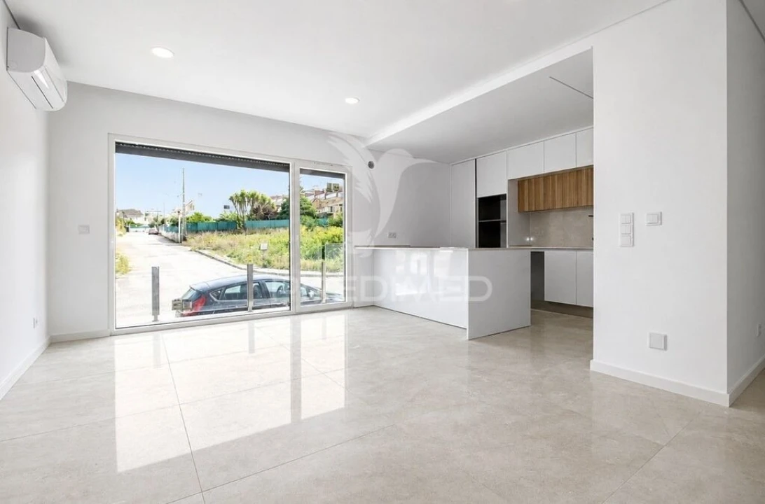 Apartamento T2 para Venda em Charneca de Caparica e Sobreda Foto 1