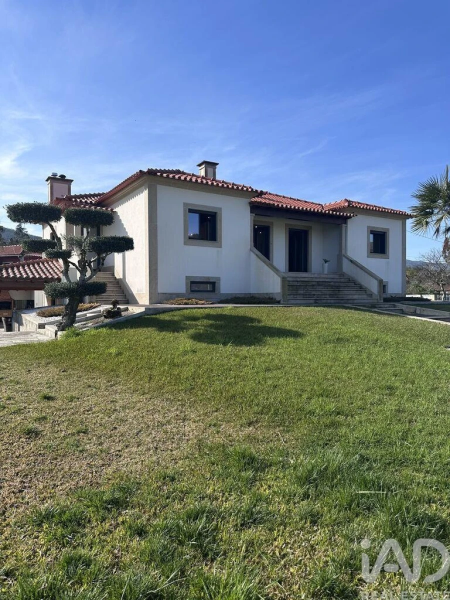 Moradia T5 para Venda em Estorãos