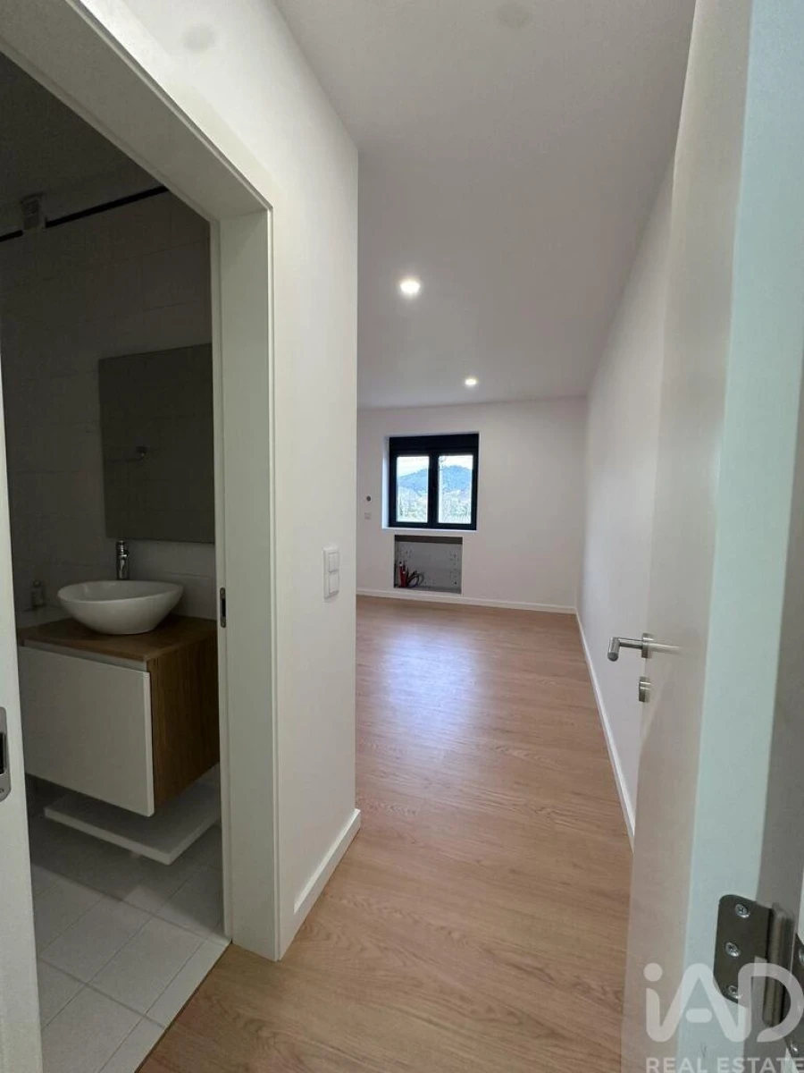 Moradia T5 para Venda em Estorãos Foto 13