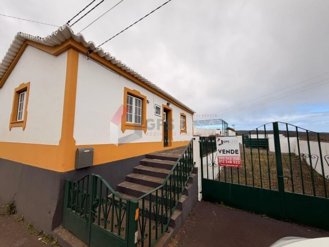 Moradia T1 para Venda em Praia da Vitoria (Santa Cruz) Foto 1