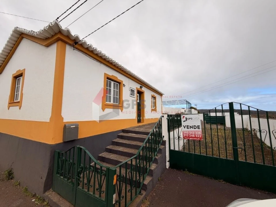 Moradia T1 para Venda em Praia da Vitoria (Santa Cruz) Foto 1