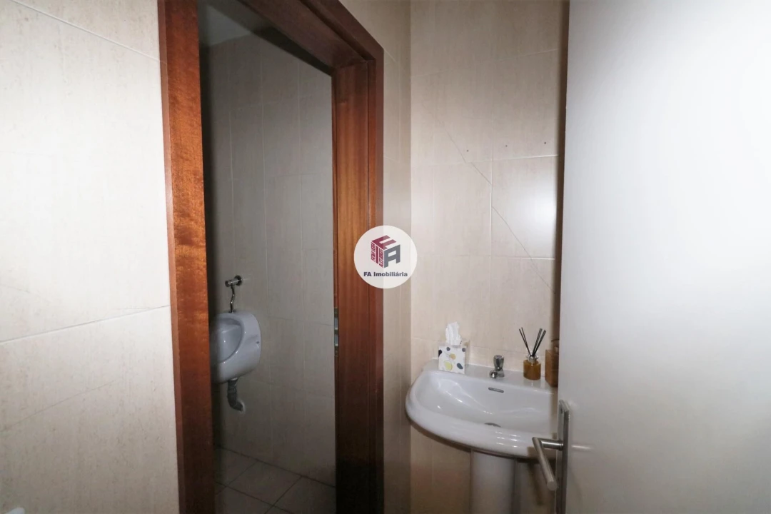 Loja para Arrendamento em Matosinhos e Leça da Palmeira Foto 11