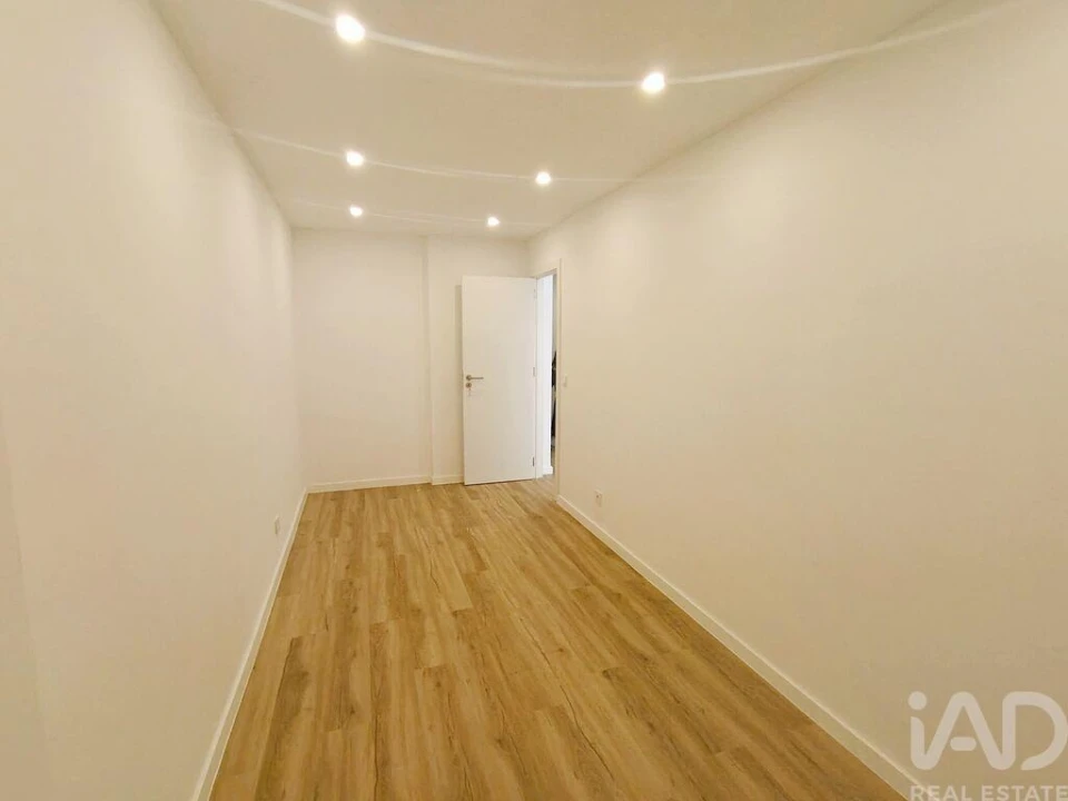 Apartamento T2 para Venda em Odivelas Foto 16