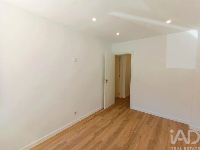 Apartamento T2 para Venda em Odivelas Foto 17