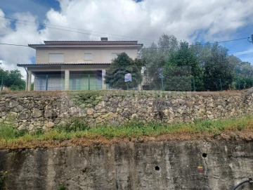 Moradia T5 para Venda em Pessegueiro do Vouga