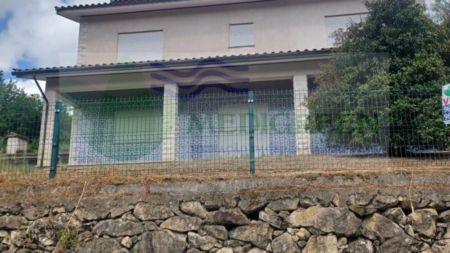 Moradia T5 para Venda em Pessegueiro do Vouga