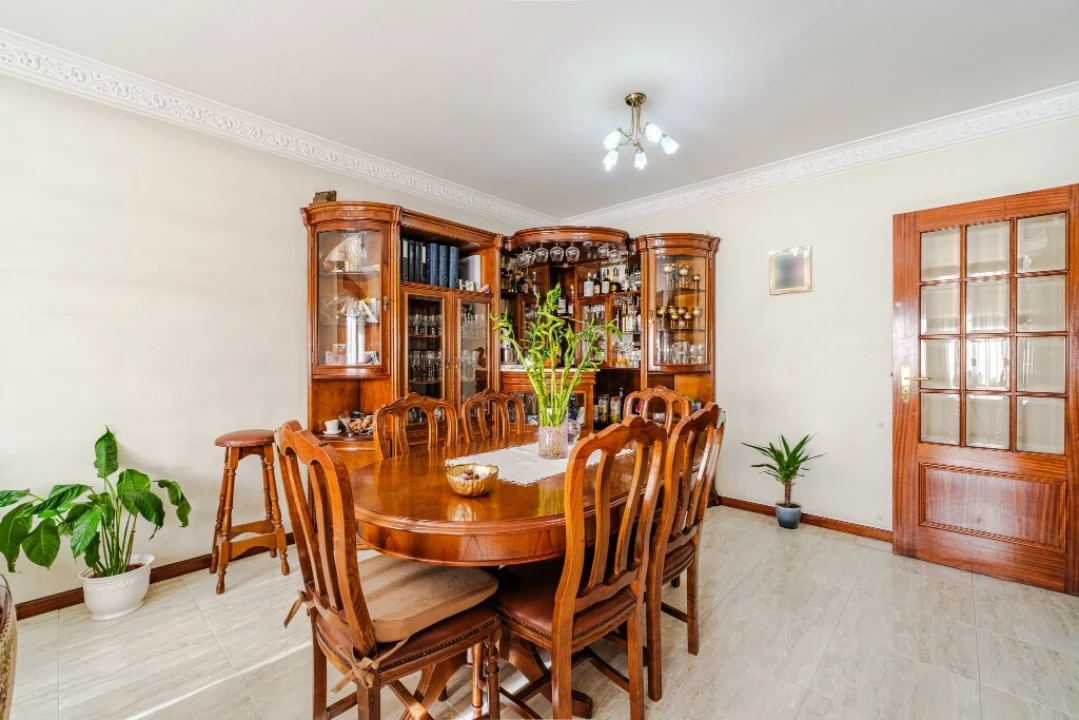 Apartamento T2 para Venda em Castêlo da Maia Foto 3