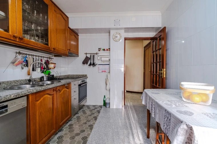 Apartamento T2 para Venda em Castêlo da Maia Foto 8