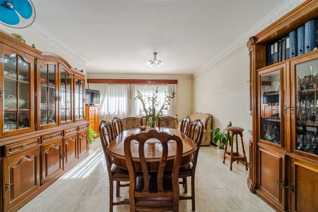 Apartamento T2 para Venda em Castêlo da Maia Foto 2