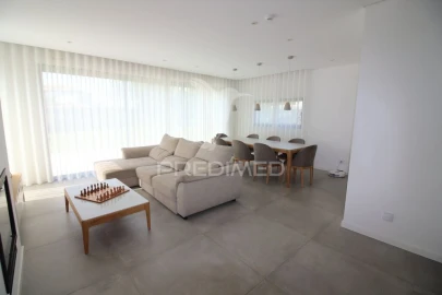 Moradia T3 para Venda em Ferreiras