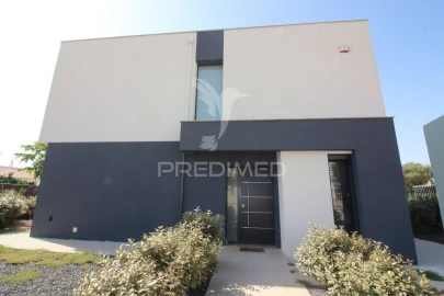Moradia T3 para Venda em Ferreiras