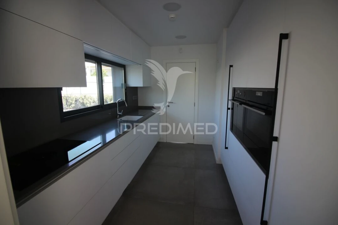 Moradia T3 para Venda em Ferreiras Foto 4