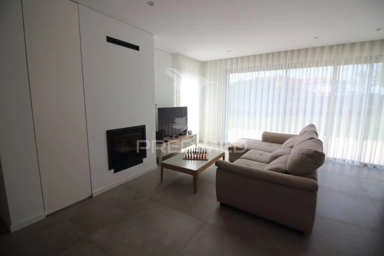 Moradia T3 para Venda em Ferreiras Foto 9