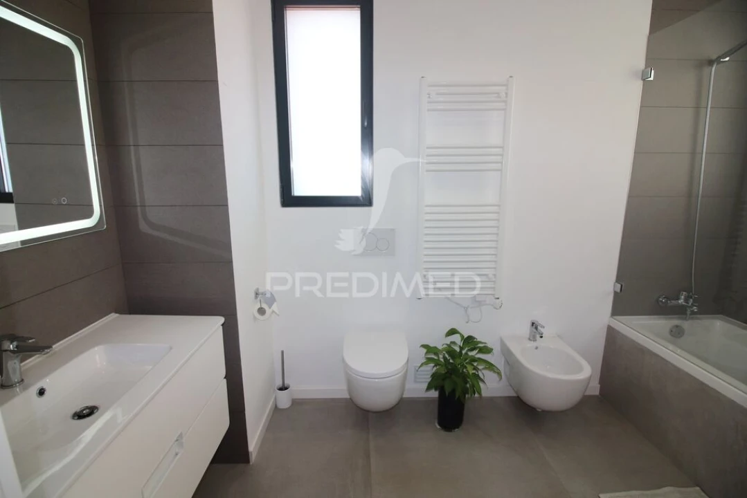 Moradia T3 para Venda em Ferreiras Foto 16