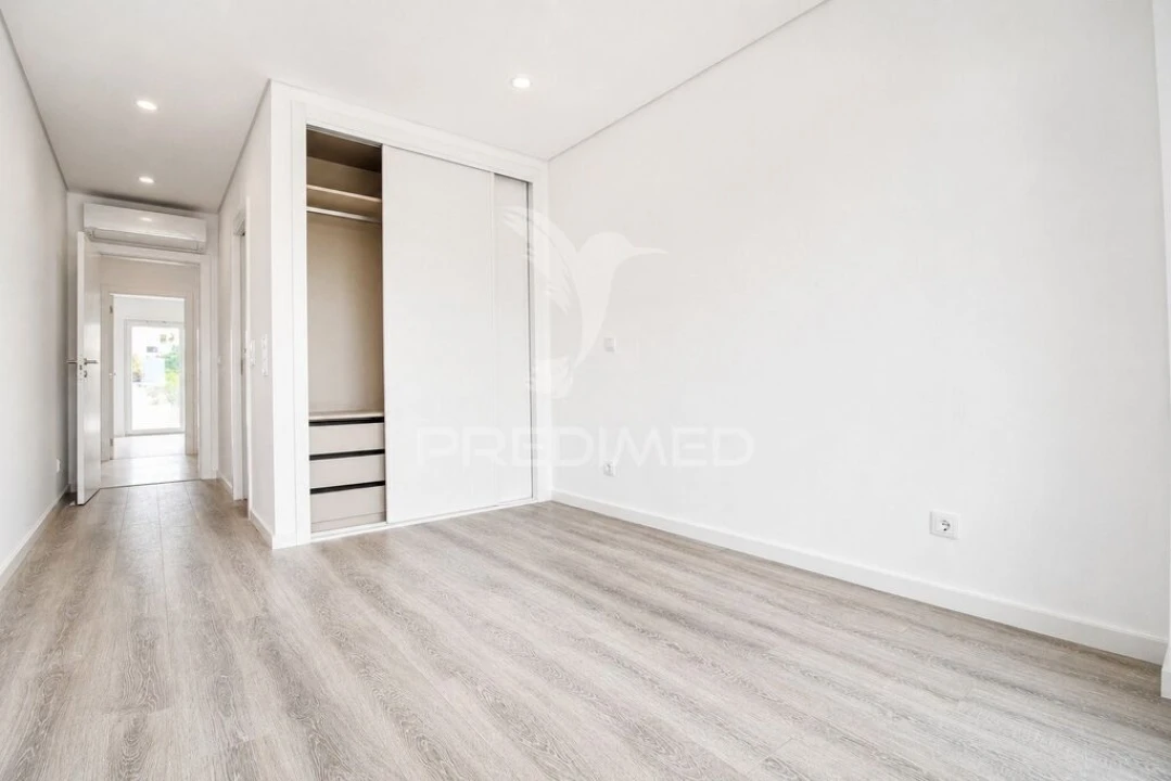 Apartamento T2 para Venda em Charneca de Caparica e Sobreda Foto 14