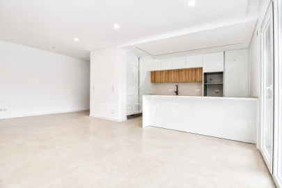 Apartamento T2 para Venda em Charneca de Caparica e Sobreda