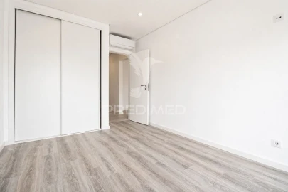 Apartamento T2 para Venda em Charneca de Caparica e Sobreda