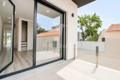 Apartamento T2 para Venda em Charneca de Caparica e Sobreda