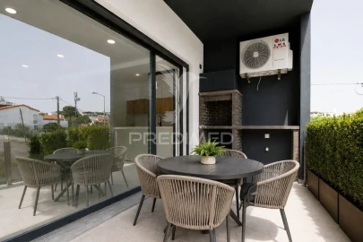 Apartamento T2 para Venda em Charneca de Caparica e Sobreda